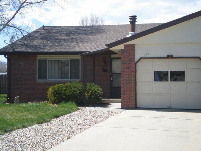 Primary Photo - 2 Bedroom/2 Bath Duplex with attached gara...