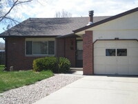 Building Photo - 2 Bedroom/2 Bath Duplex with attached gara...