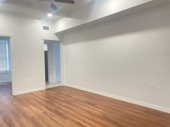 Building Photo - 4310 Mt Vernon St