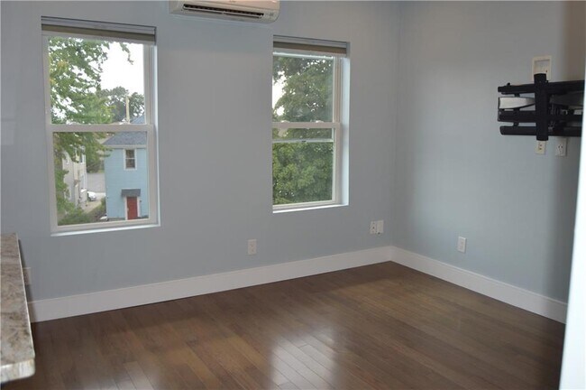 Building Photo - 581 Central Ave