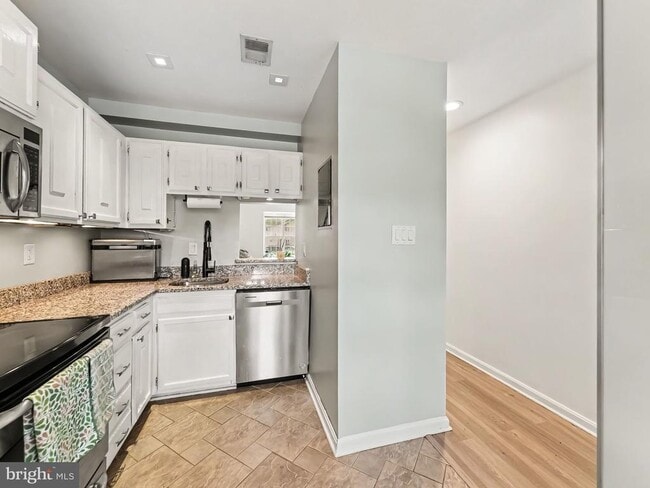 Building Photo - 13849 Constitution Ct