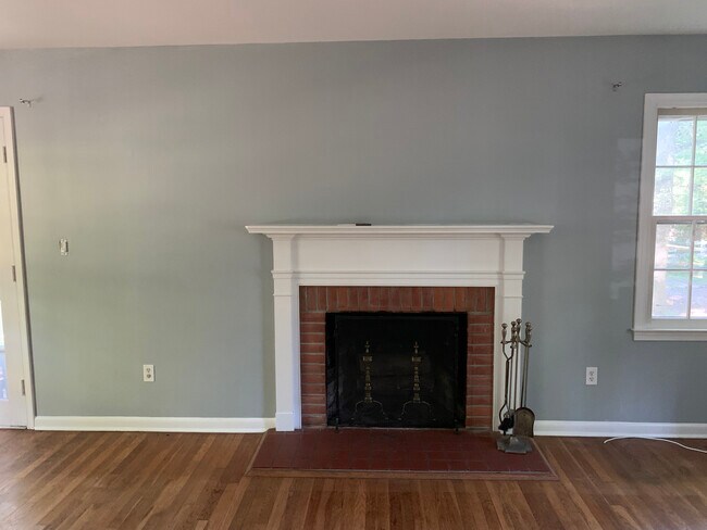 Wood burning fireplace - 5 Cliffholme Rd