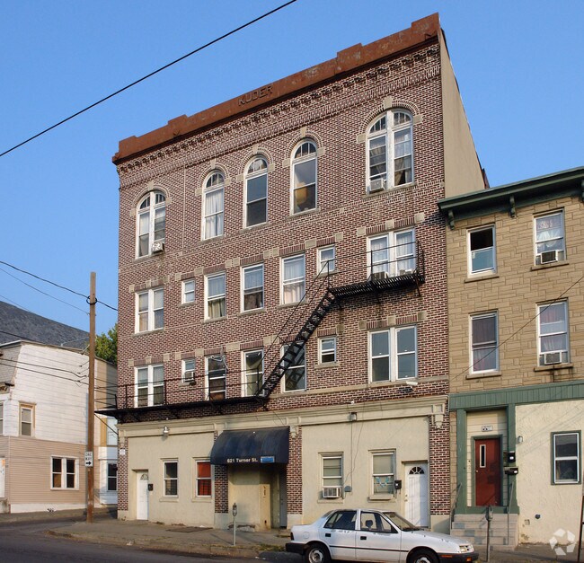 Building Photo - 619-623 W Turner St