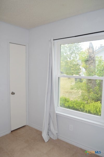 Building Photo - 2505 Hemlock Dr