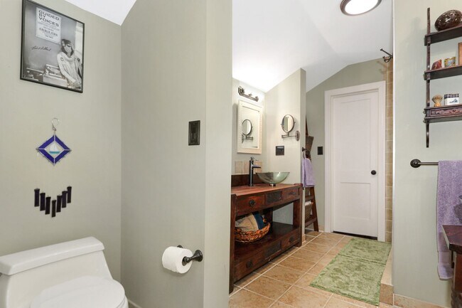 Building Photo - Beautiful Waterview Home on Chesapeake Ave...