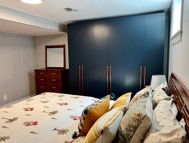 Building Photo - 940 N Oak Park Ave