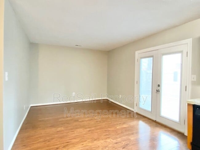 Building Photo - 200 S Hunt Club Run