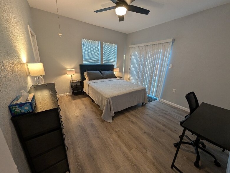 Building Photo - 118 Canadian St