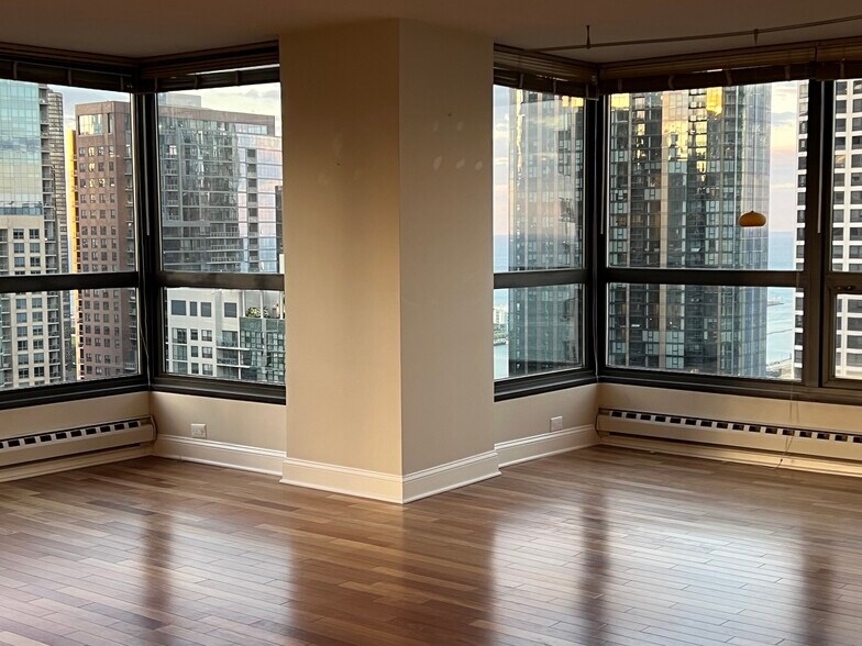 Building Photo - 360 E Randolph St