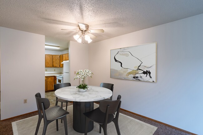 Fargo, ND Galleria 3 Apartments | Dining - Galleria 3