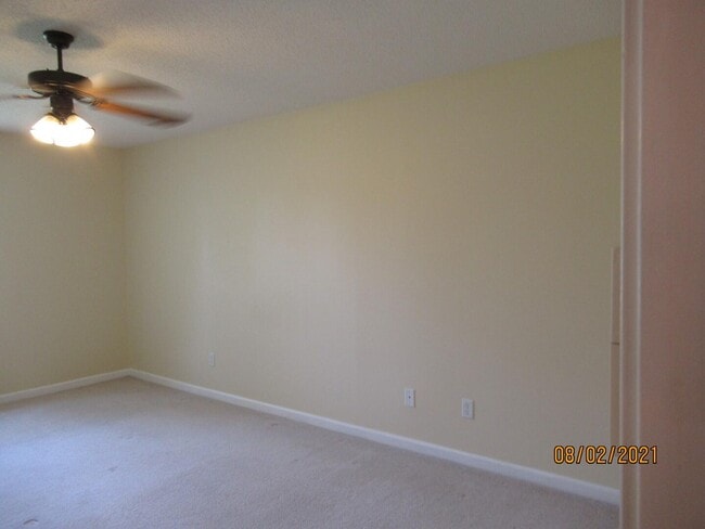 Building Photo - 3370 Aurora Dr