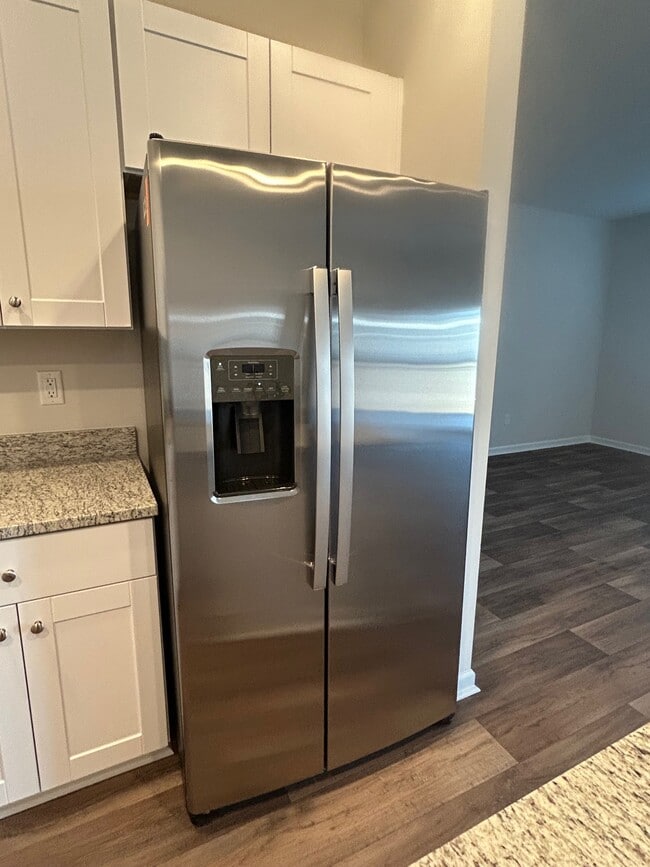 Building Photo - 404 Lehamite Ct