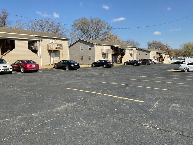 Building Photo - Nice 2BR/1BA in Joplin near MSSU campus! (upstairs unit with Balcony! ) HUD APPROVED!!