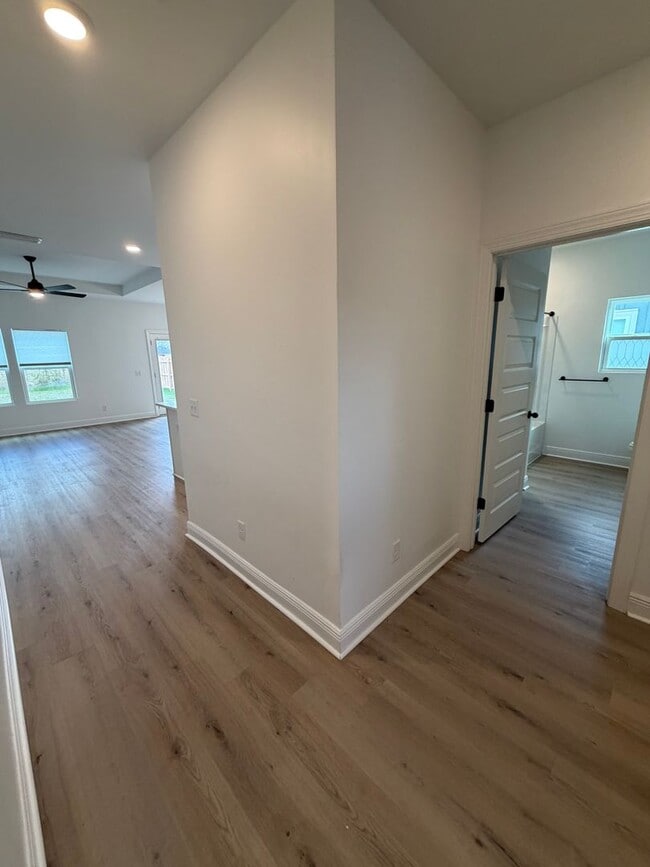 Building Photo - 1303 Louisiana Ave