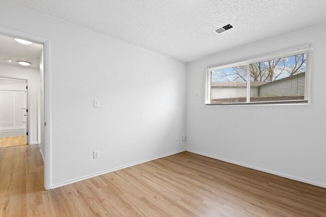 Building Photo - 1328 S Coffman St