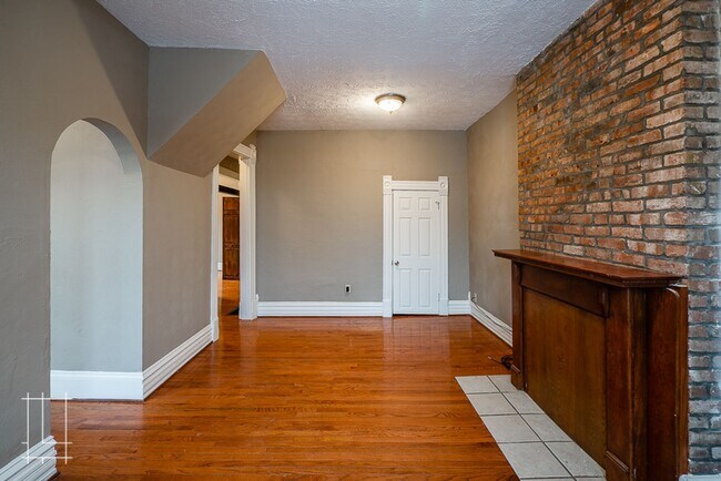 Building Photo - 772 Neil Ave