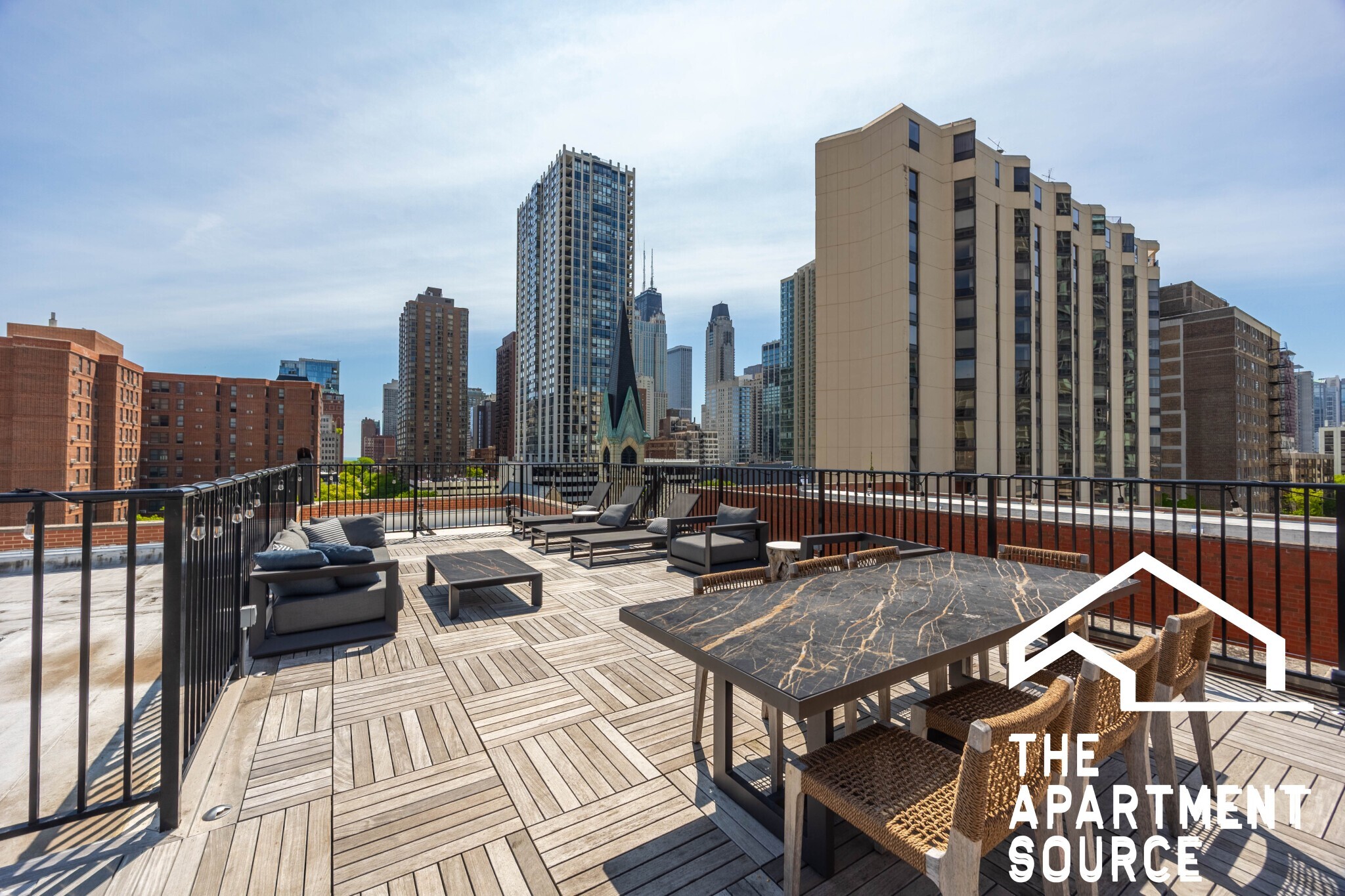 Building Photo - 1140 N La Salle Dr