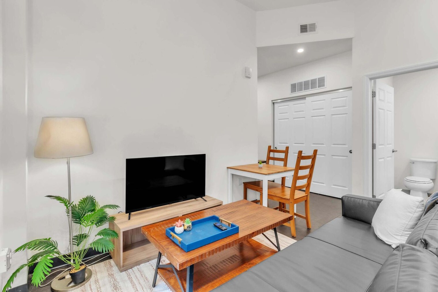 Building Photo - 800 Penn Ave