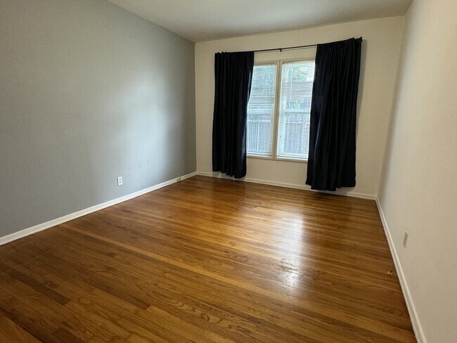 Building Photo - 3736 S Bentley Ave