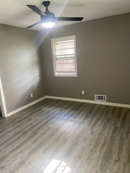 Building Photo - 332 Quincy St NE