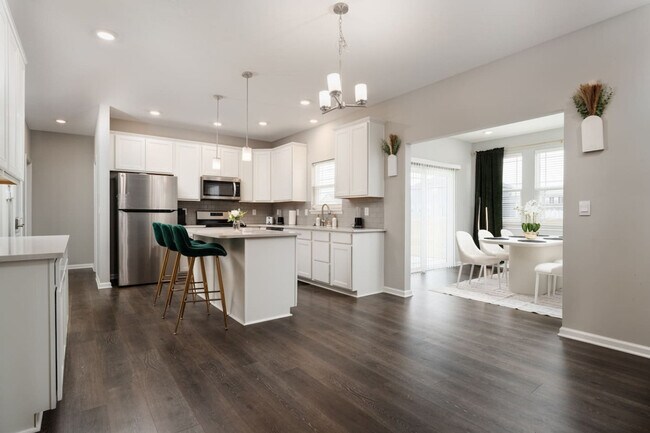 Building Photo - 2396 Pinehurst Dr