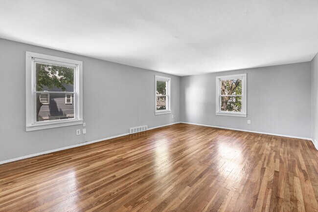 Building Photo - 150 Masarik Ave