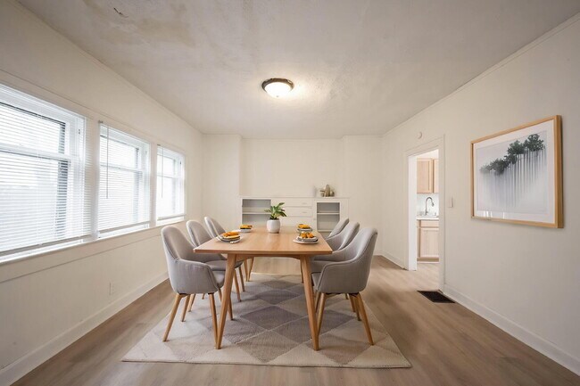 Building Photo - 1331 W 34th St