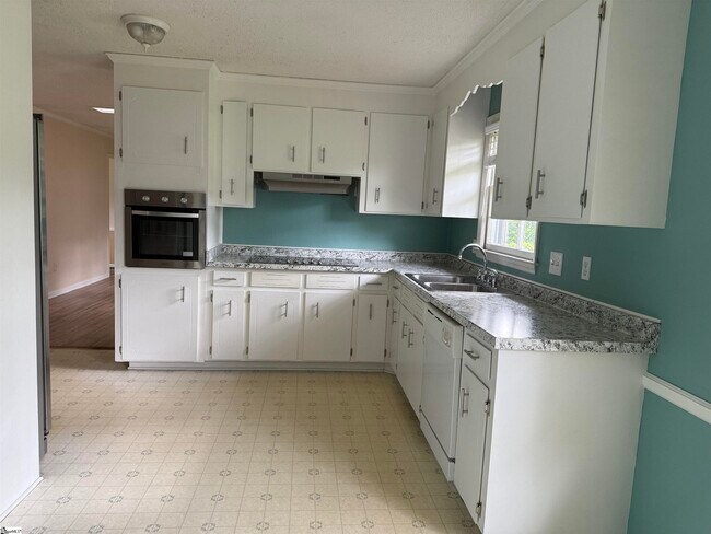Building Photo - 10 Ellesmere Dr