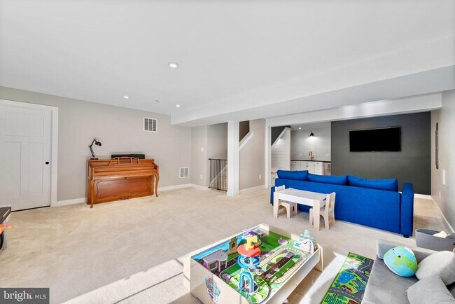 Building Photo - 124 Emperor Dr