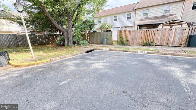 Building Photo - 2174 Mayflower Dr