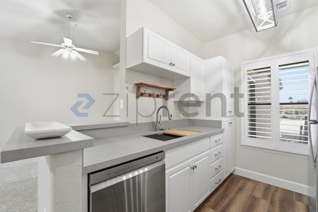 Building Photo - 9600 N 96th St