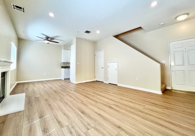 Building Photo - 22651 Del Valle St