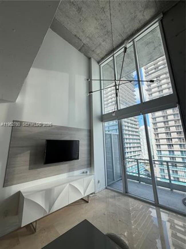 Building Photo - 690 SW 1st Ct