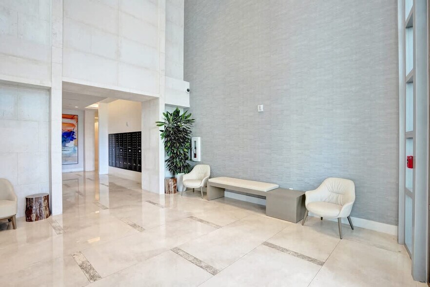 Building Photo - 3100 N Ocean Dr