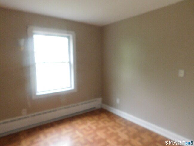 Building Photo - 45 Oakview Cir