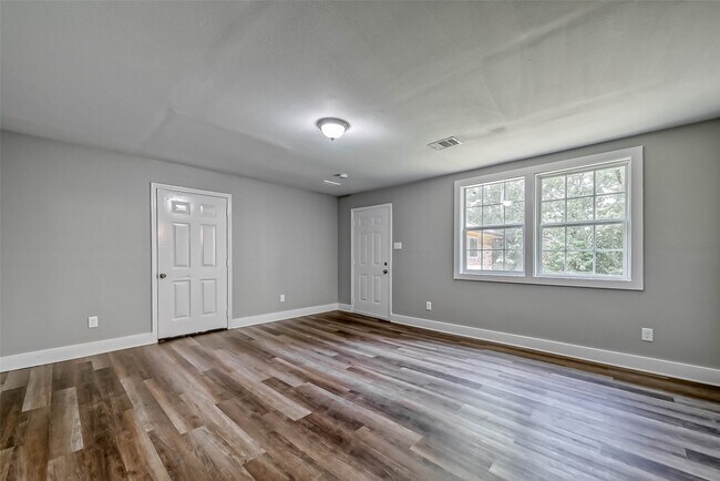 Building Photo - 5606 Elm Spring Dr