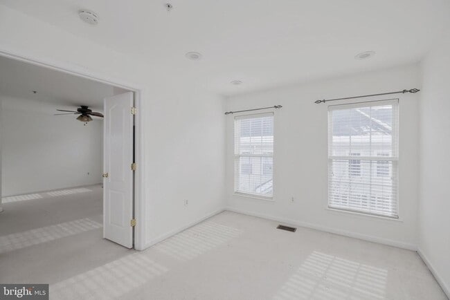 Building Photo - 5108 English Terrace