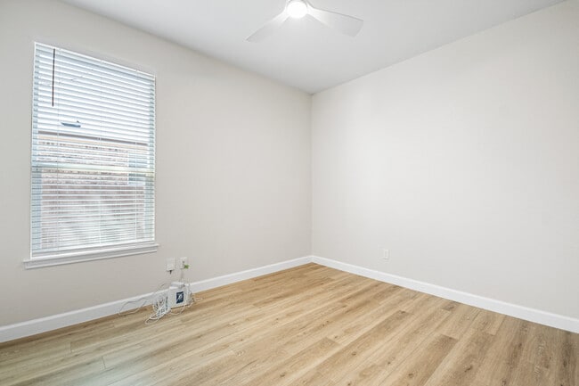 Building Photo - 2073 Turkey Creek