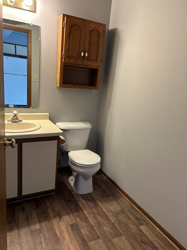 Building Photo - 425 E Monroe Ave