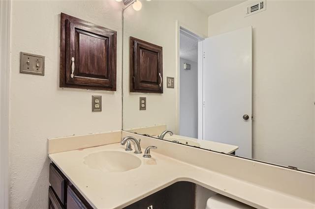 Building Photo - 2200 Sequoia Ln