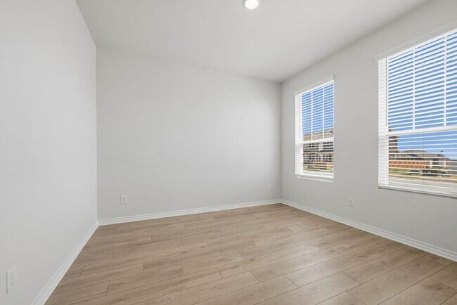 Building Photo - 245 Leeland Dr