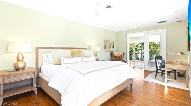 Building Photo - 877 7th St S