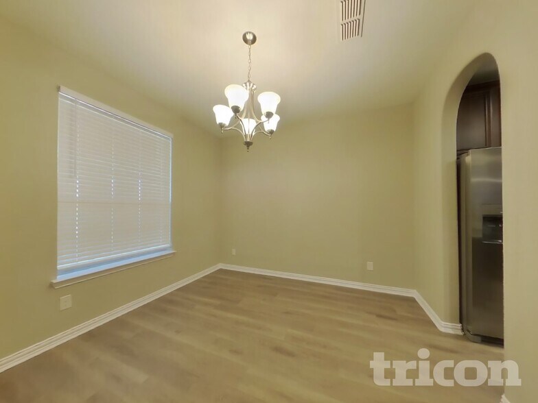 Building Photo - 8757 Royalwood Dr