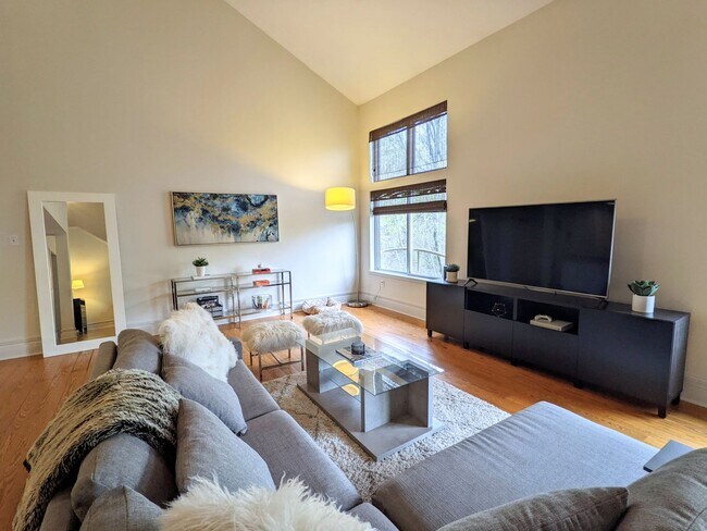 Building Photo - Beautiful furnished Penthouse loft in Elizabeth!