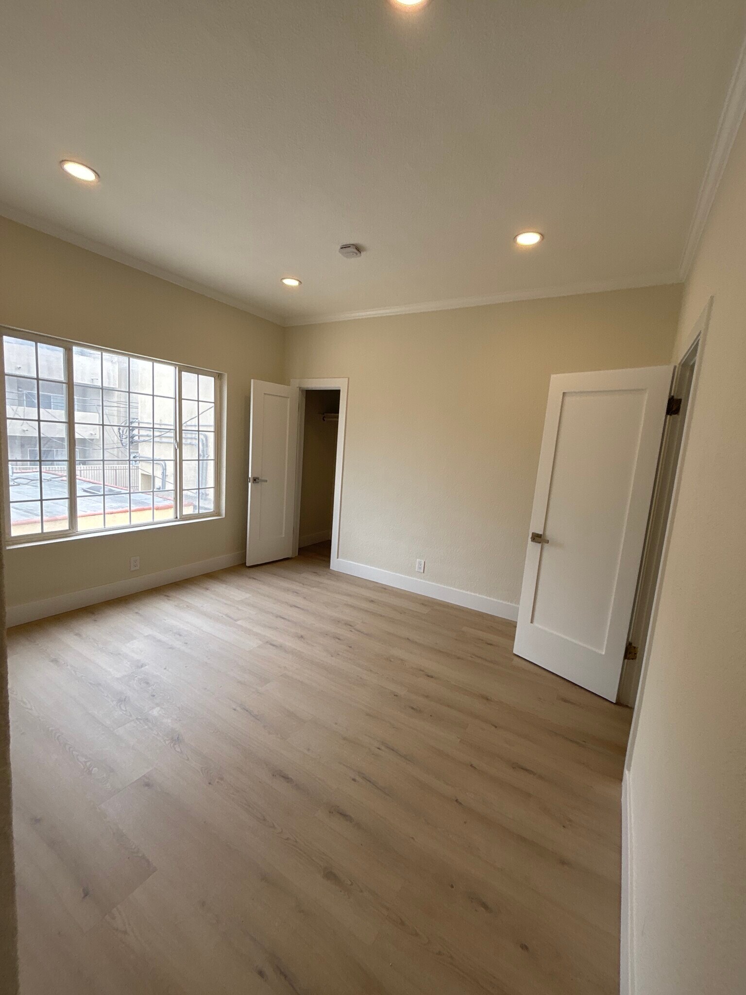 Master bedroom - 1062 S Shenandoah St