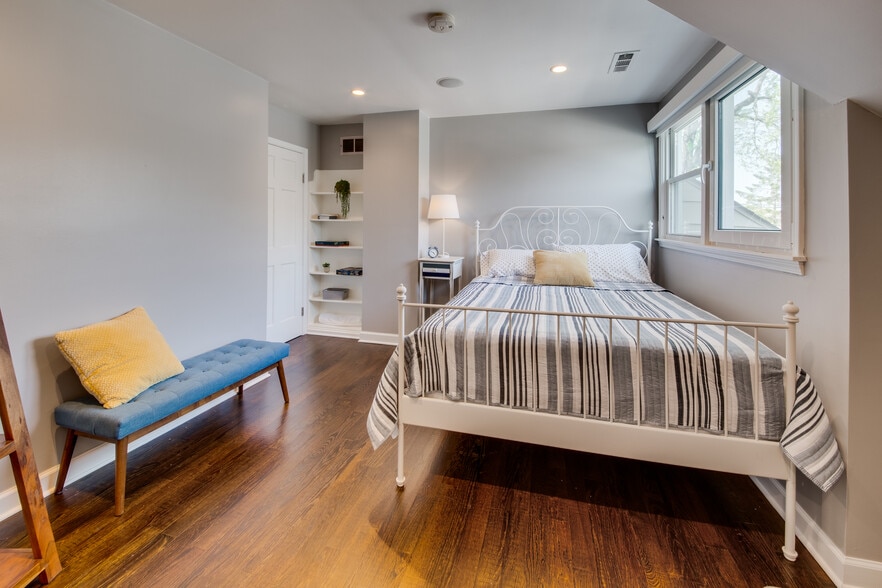 2nd floor bedroom - 3717 Highland Ave