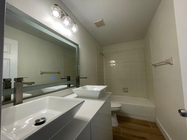 Building Photo - 12472 SW 44th Ct