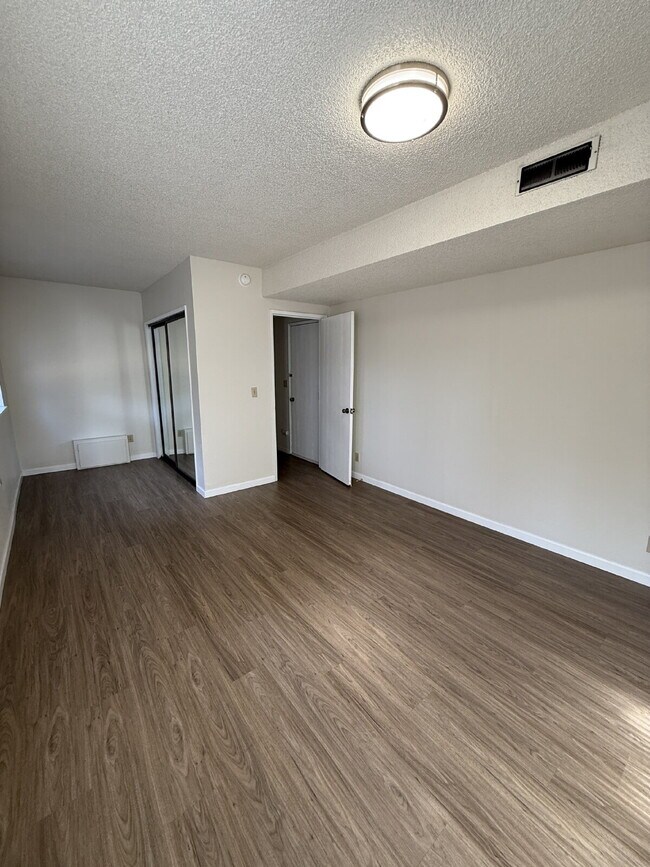 Building Photo - "Charming 3-Bedroom Home with Cozy Firepla...