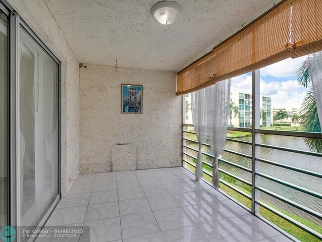 Building Photo - 121 SE 3rd Ave