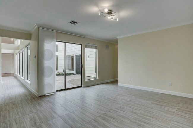 Building Photo - 13819 Starhill Ct